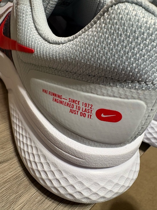 Size 10 - Nike Run Swift 2 Pure Platinum Bright Red Running Shoes main image 6